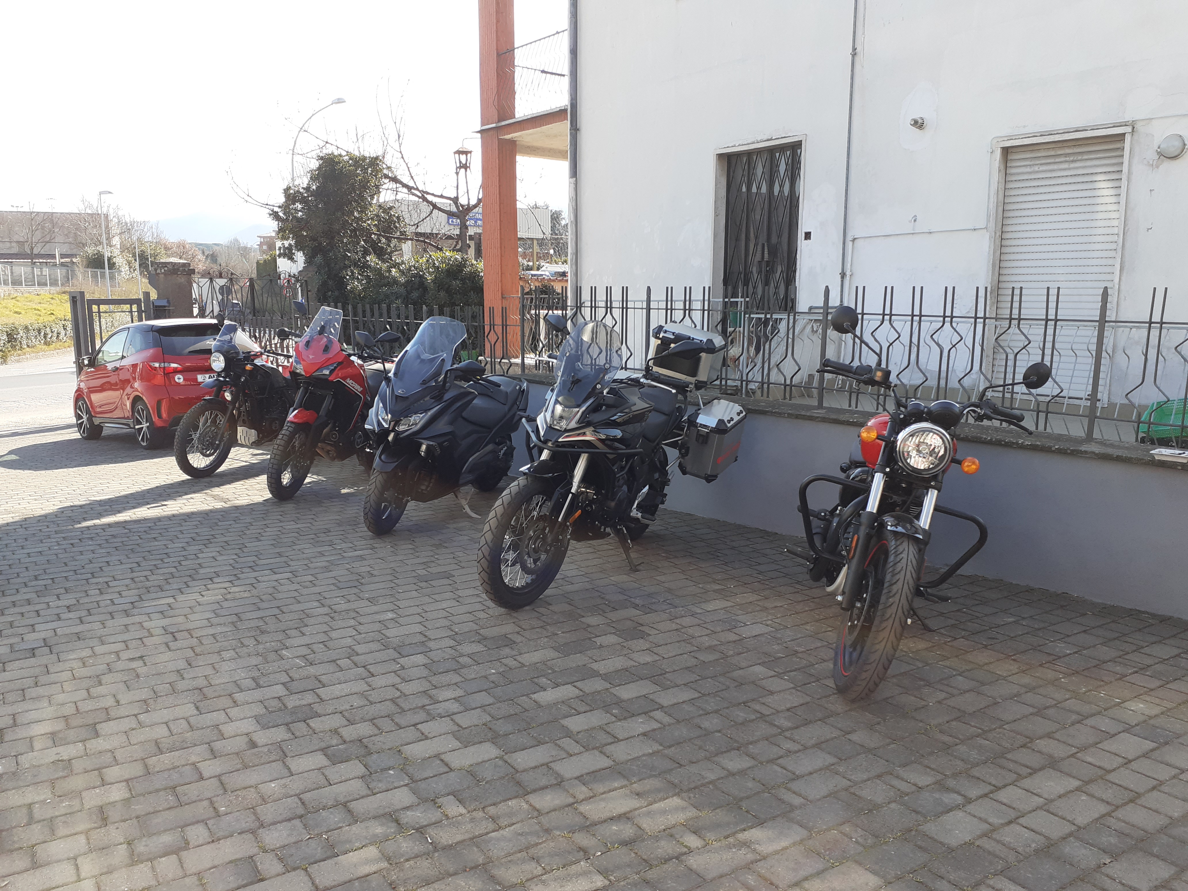 Liste der Royal Enfield Motorcycle Dealers & Showrooms | Royal Enfield  Italien