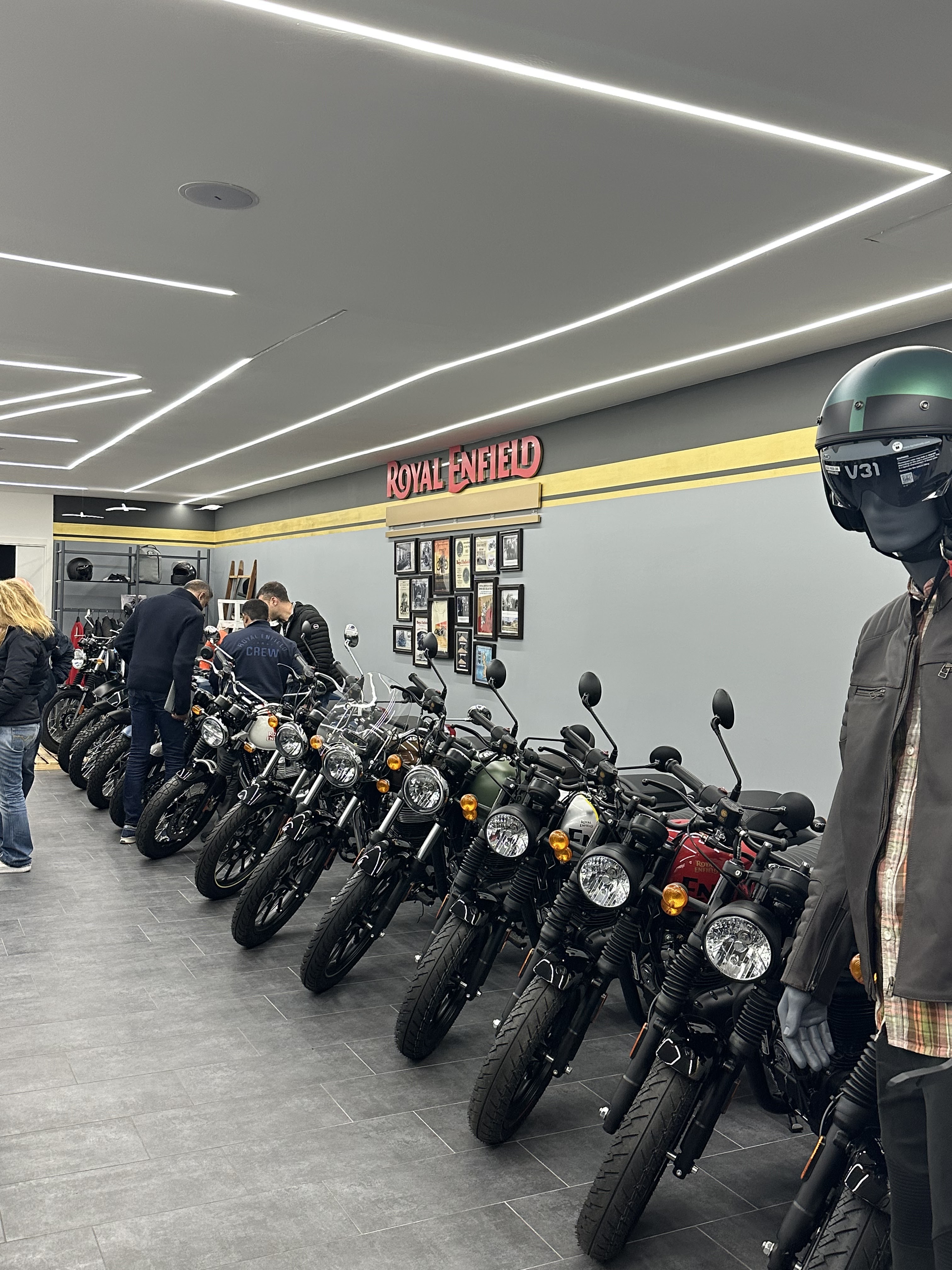 Pizzo Motors S.r.l. | Royal Enfield Motorcycle Dealer v Napoli, Campania