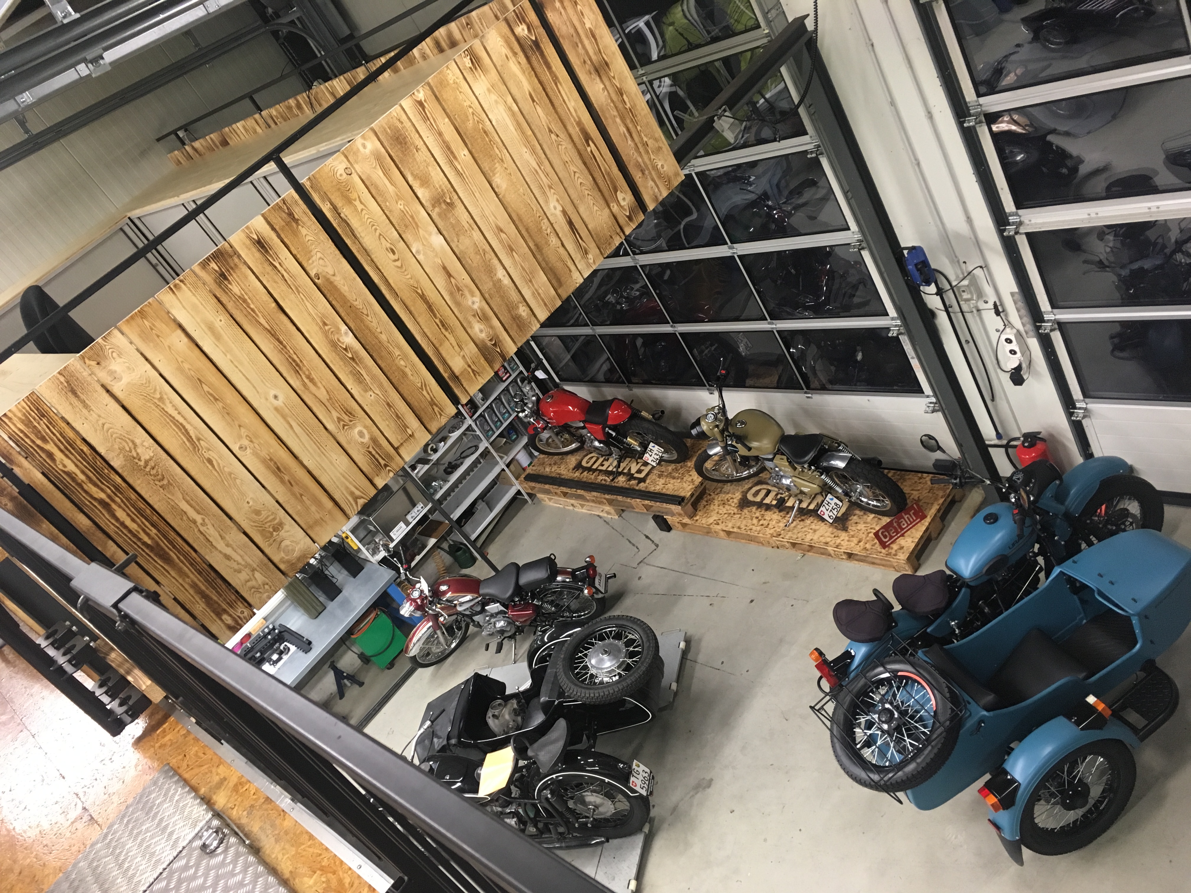 Seznam prodejců a showroomů Royal Enfield motocyklů | Royal Enfield  Švýcarsko
